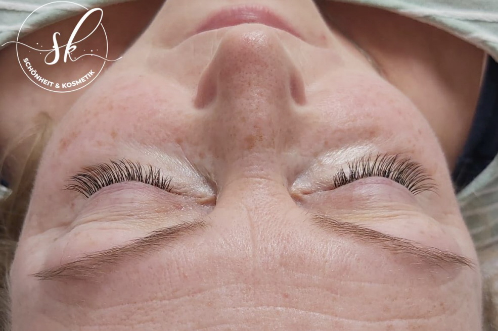 Wimpernverlängerung, Natürliche 1:1 Technik Wimpernverlängerung, Natürliche 1:1 Technik